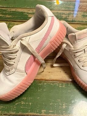 Girls Puma White Sneakers with Pink Accents - Size 3